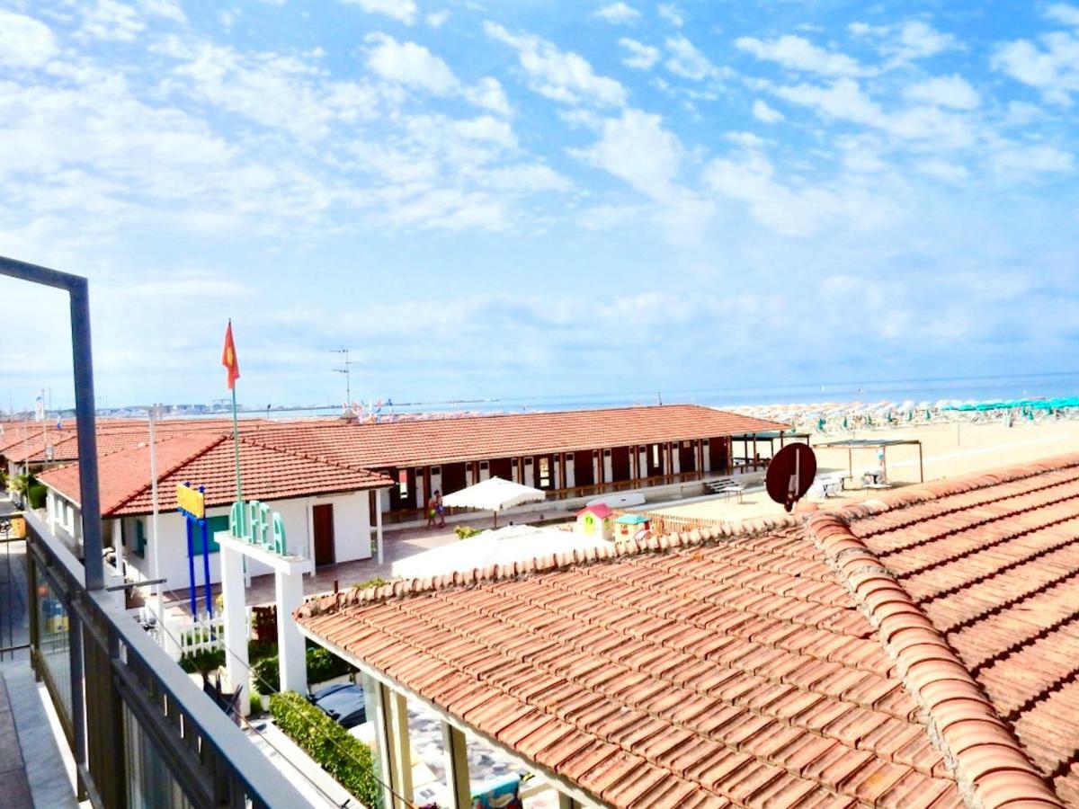 Attico Al Mare Apartamento Viareggio Exterior foto